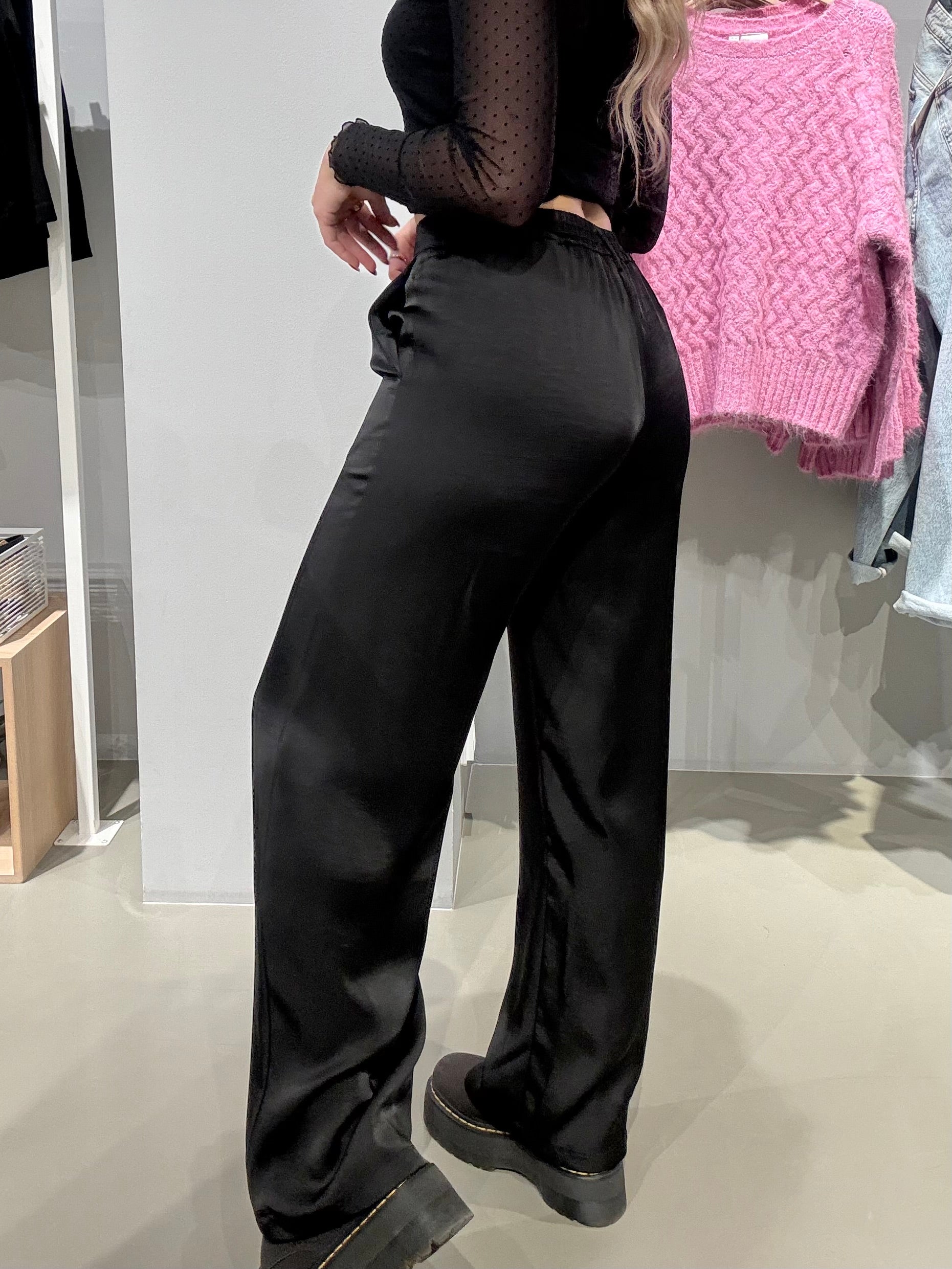 OBJCHILLI Trousers - Black